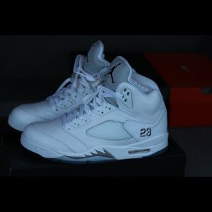 Jordan retro 5 “White Metallic”